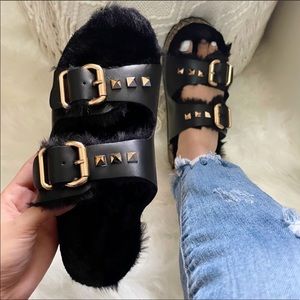 NEW Aria Sandals- in Black